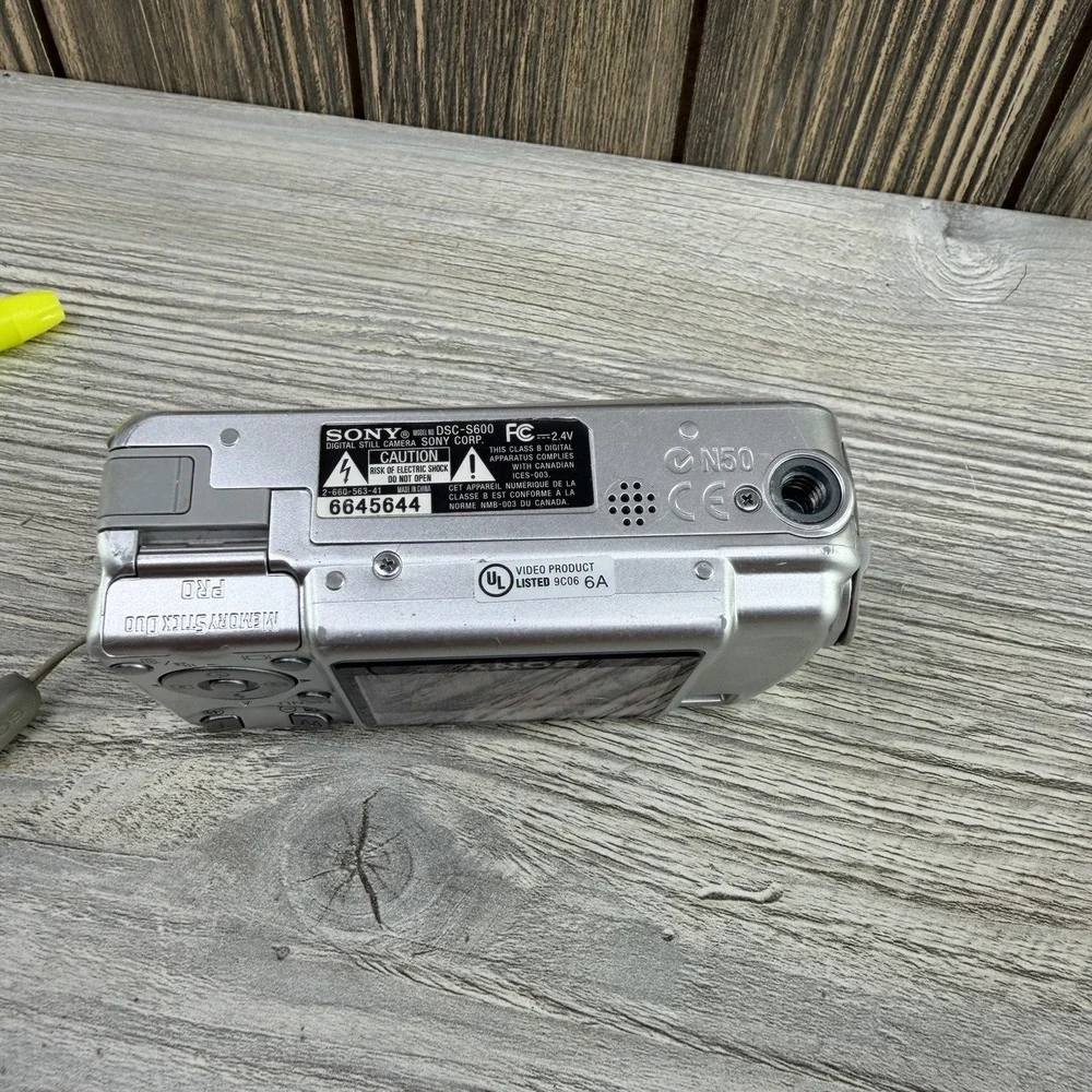 Sony Cyber-shot DSC-S600 6.0MP Digital Camera Silver PARTS ONLY READ